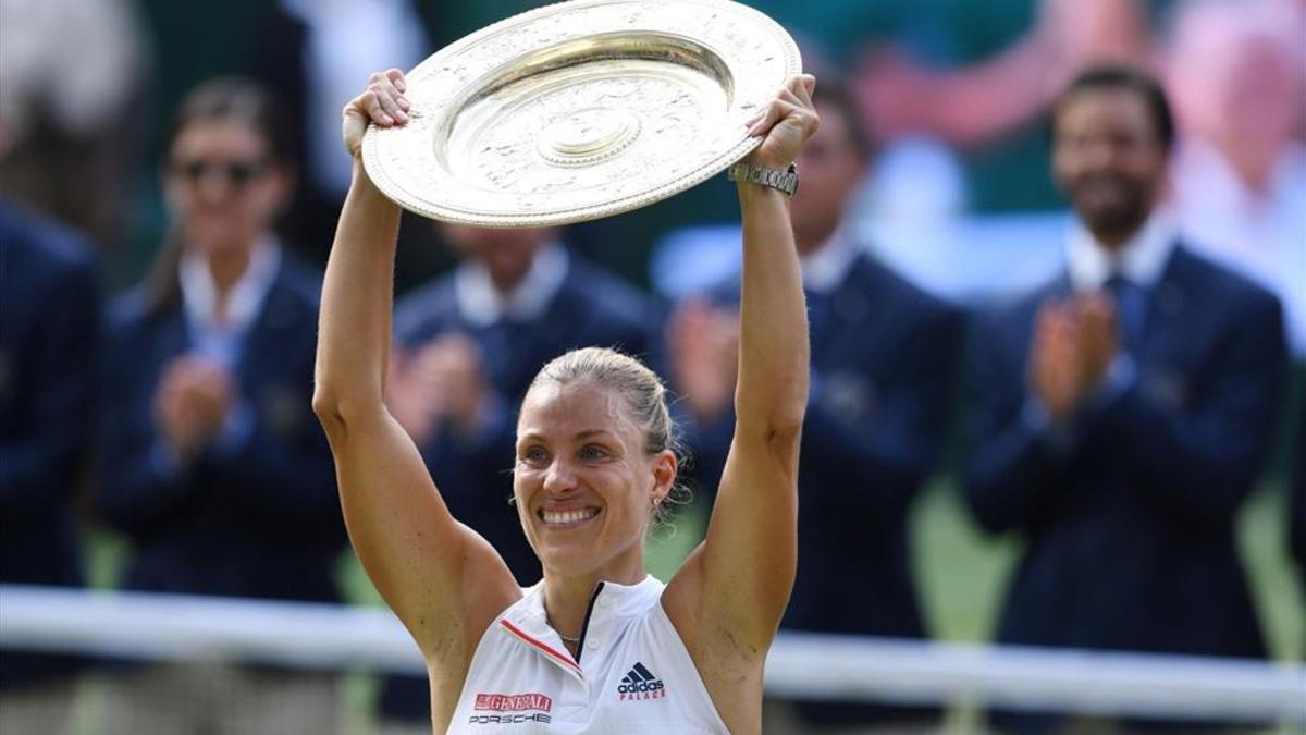 Angelique Kerber celebró muy emocionada su primer título en Wimbledon