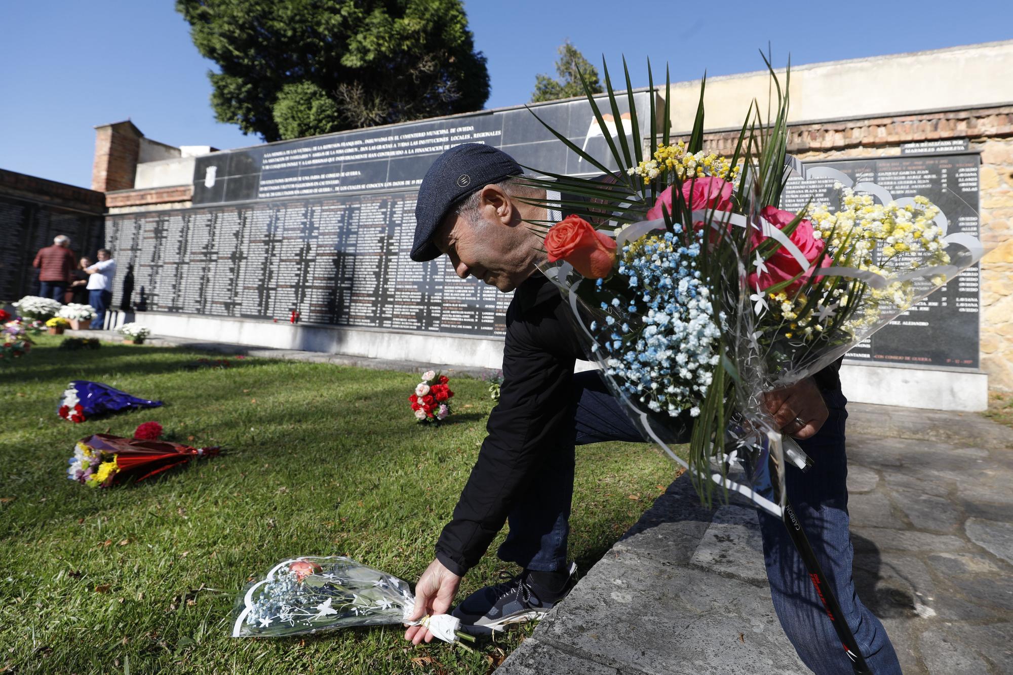 La celebración del día de Todos los Santos en el cementerio El Salvador de Oviedo.