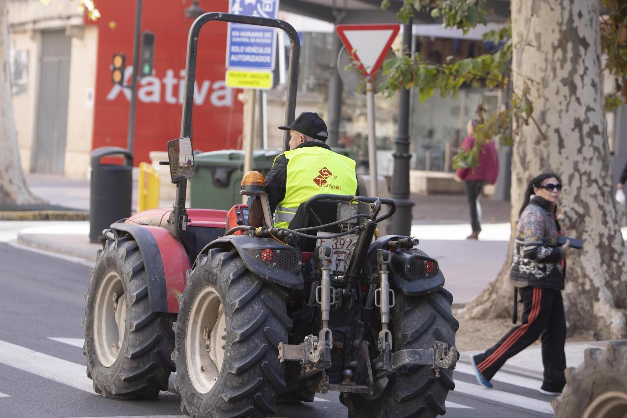 La tractorada por la crisis del campo se hace visible en Xàtiva