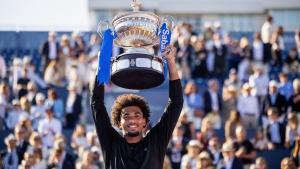 Arthur Fils levanta el trofeo en Barcelona del Open Banc Sabadell