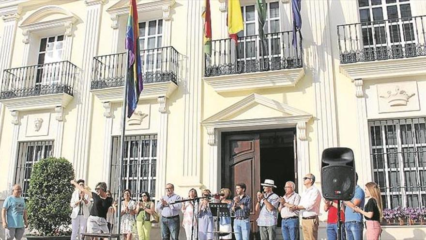CABRA enarbola la bandera arco iris en el Día del Orgullo LGTBI