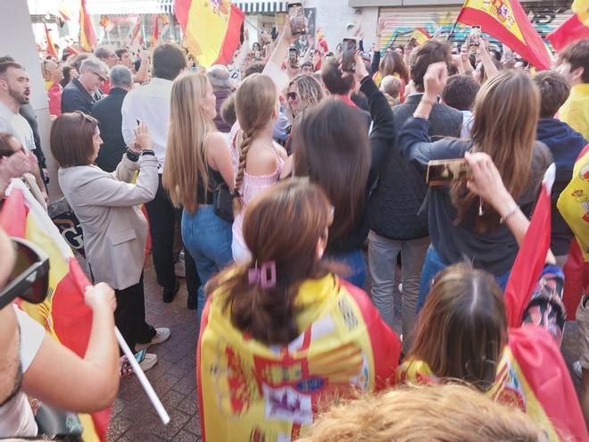 Un millar de personas se concentran contra la amnistía ante la sede del PSOE en Palma