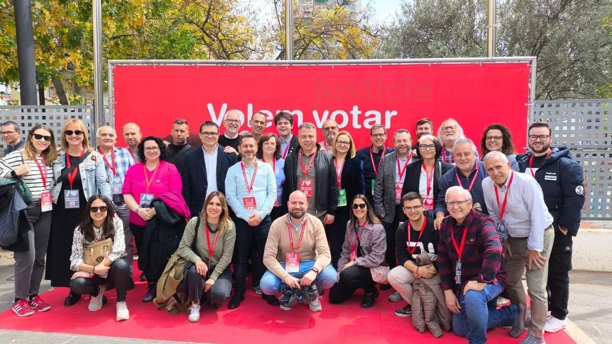 La delegación del PSPV de la Costera-Canal, en el congreso provincial.