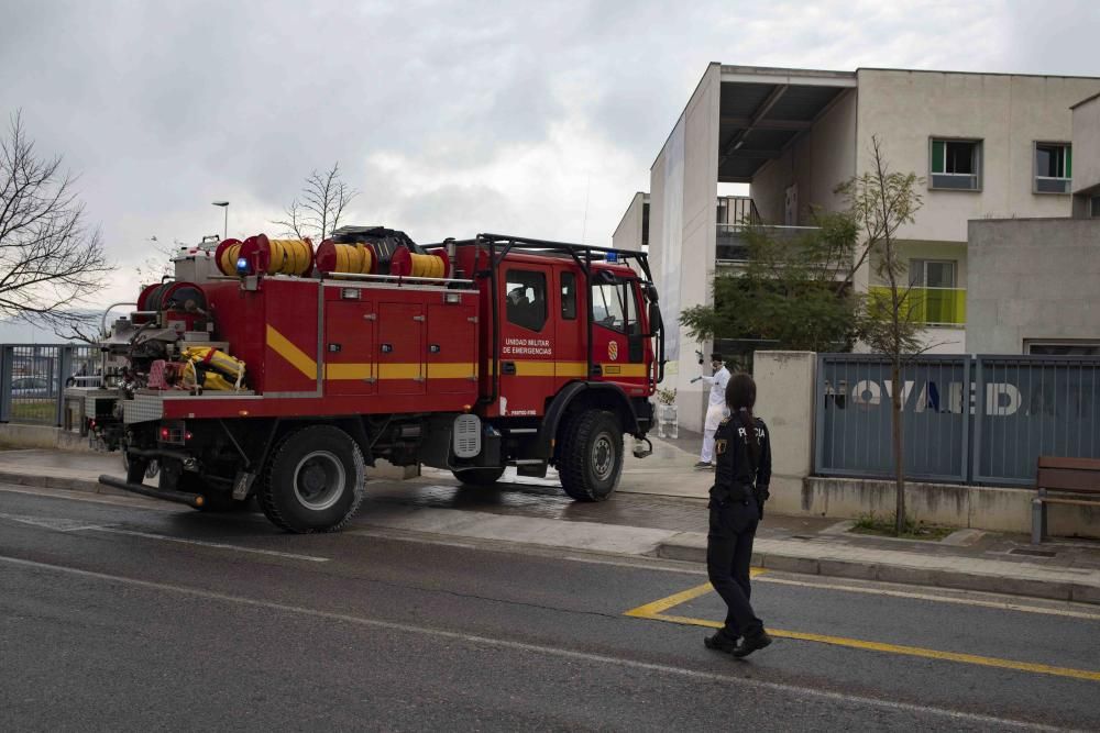 La Unidad Militar de Emergencia (UME) ha hecho parada hoy en Xàtiva para limpiar y desinfectar las zonas especialmente sensibles