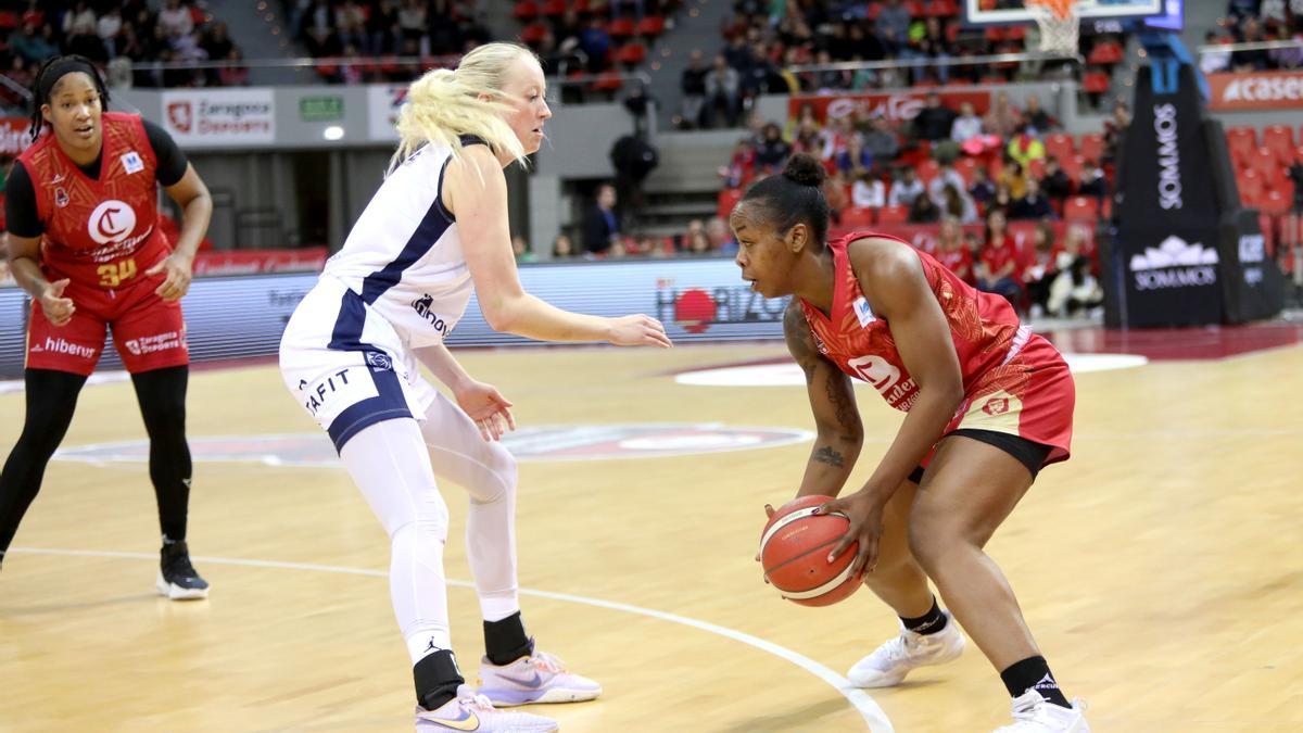 Imani Tate encara a una jugadora del Leganés en el Príncipe Felipe.