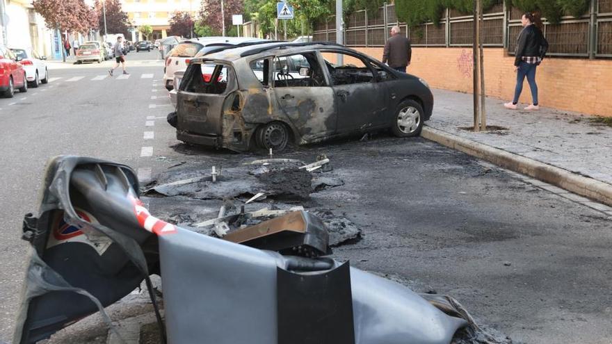 La Policía investiga la autoría de los incendios de contenedores en el Parque Figueroa