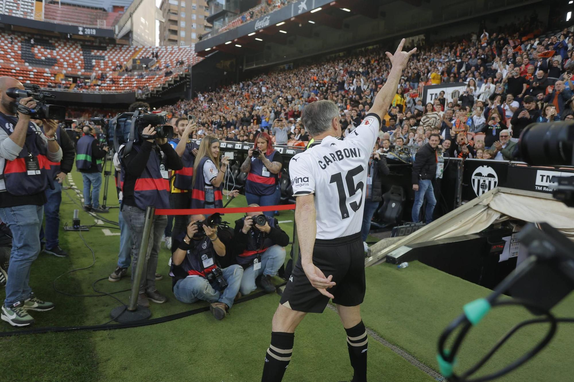 ¡Qué recuerdos! Las fotos del homenaje al Valencia del Triplete