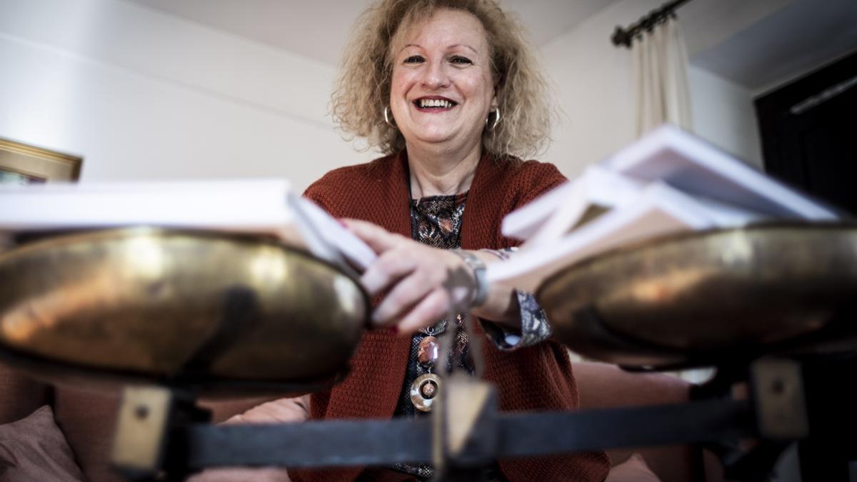 ANA MARIA ROZA, FUNDADORA DE LA EDITORIAL DELALLAMA, EN SU CASA DE SAN PEDRO