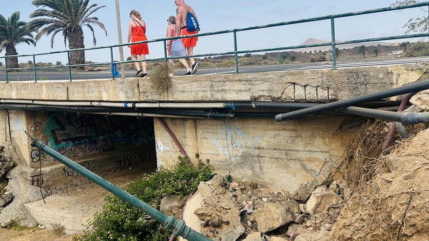 Daños sin arreglar en Costa Teguise cuatro meses después de las lluvias del 12 de abril de 2025