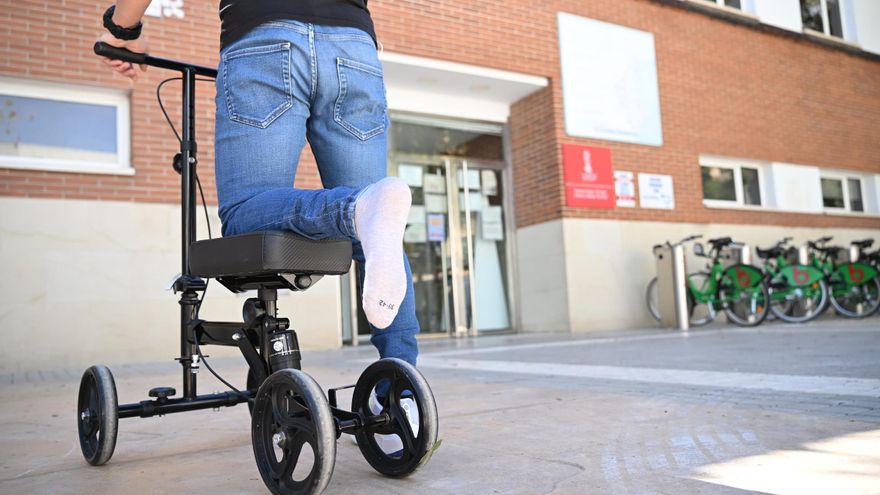 Un centro de salud niega el acceso a un usuario al creer que utilizaba un patinete