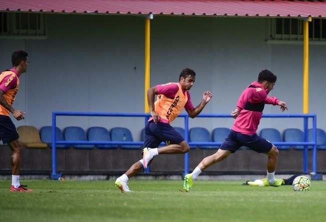 Entrenamiento de la UD LAS PALMAS en Barranco ...