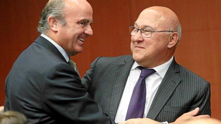 El ministre espanyol d&#039;Economia, Luis de Guindos, amb el ministre de Finanzas francès, Michel Sapin