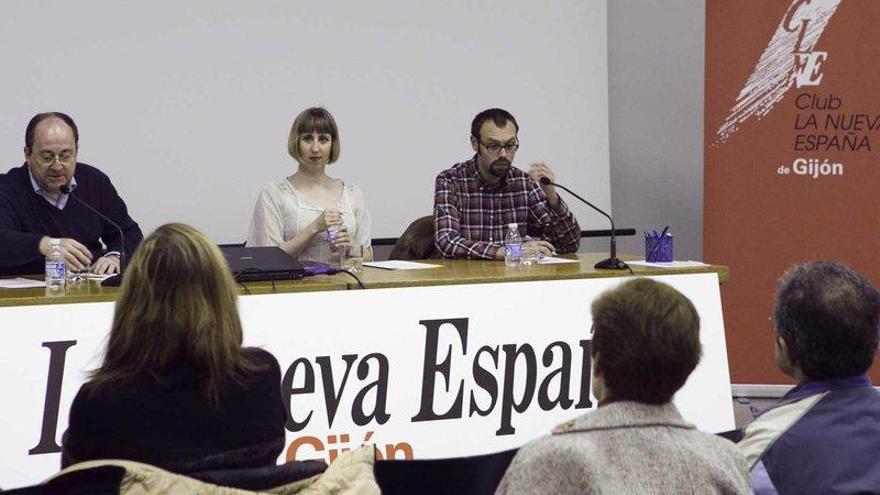 Por la izquierda, Luismi Piñera, Arantza Margolles y Javier Cubero, durante la sesión de ayer en el Club.