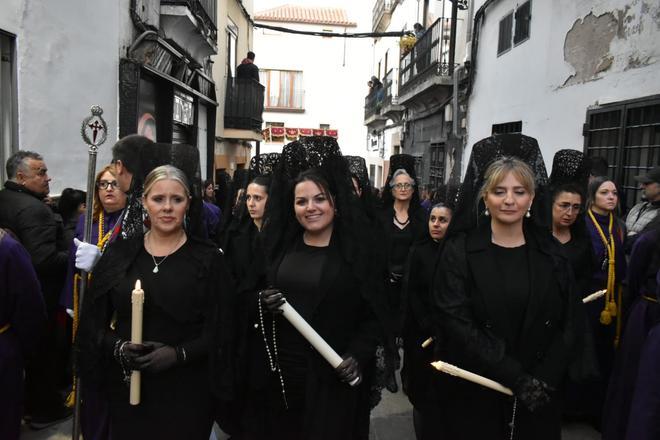 Galería | Así han salido las mantillas esta Semana Santa en Cáceres