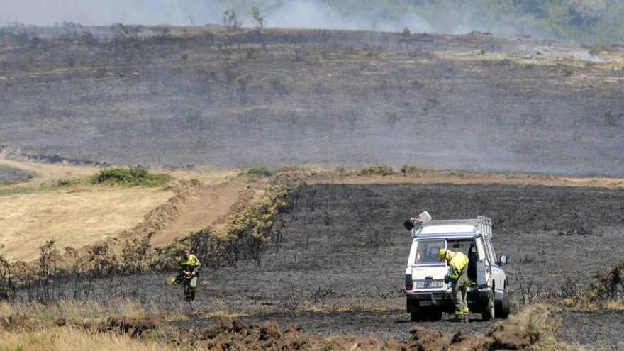 El fuego devastó más de 21 hectáreas en la parroquia lalinense de Lebozán. // Bernabé/Javier Lalín