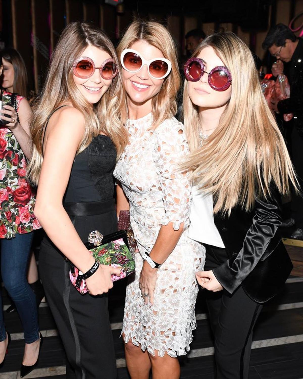 La fiesta millennial de D&amp;G en Los Ángeles: Olivia Jade Giannulli, Lori Loughlin e Isabella Rose Giannulli