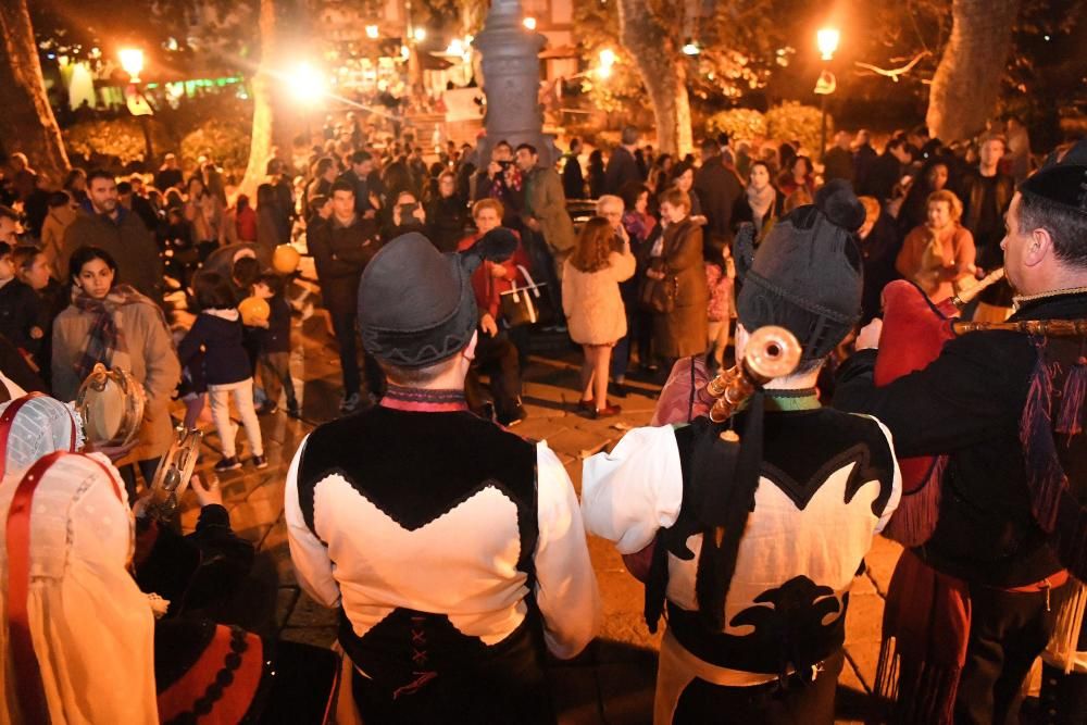 Música, talleres de decoración de calabaszas, cuentacuentos, una caravana de juegos populares, queimada... Así celebra su magosto la Ciudad Vieja.