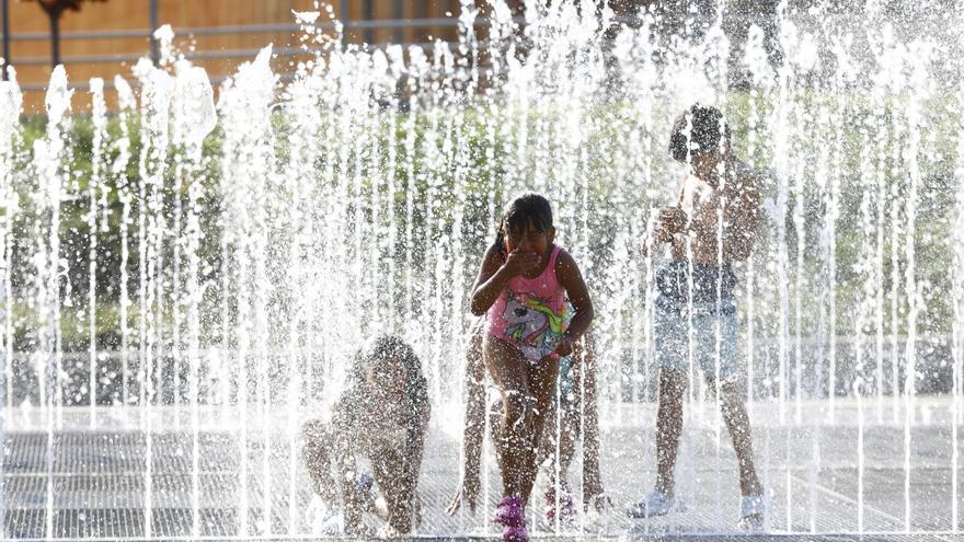Zaragoza se prepara para el calor extremo: alerta naranja hasta el jueves y piscinas más baratas