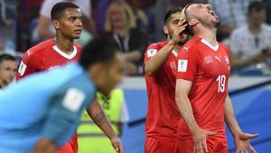 Los jugadores suizos celebran un gol ante Costa Rica.