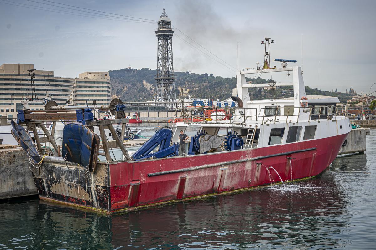 Pescadores de Barcelona protestan contra la prohibición de la pesca de arrastre