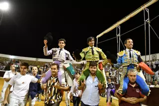 La terna sale a hombros en un entretenido festejo