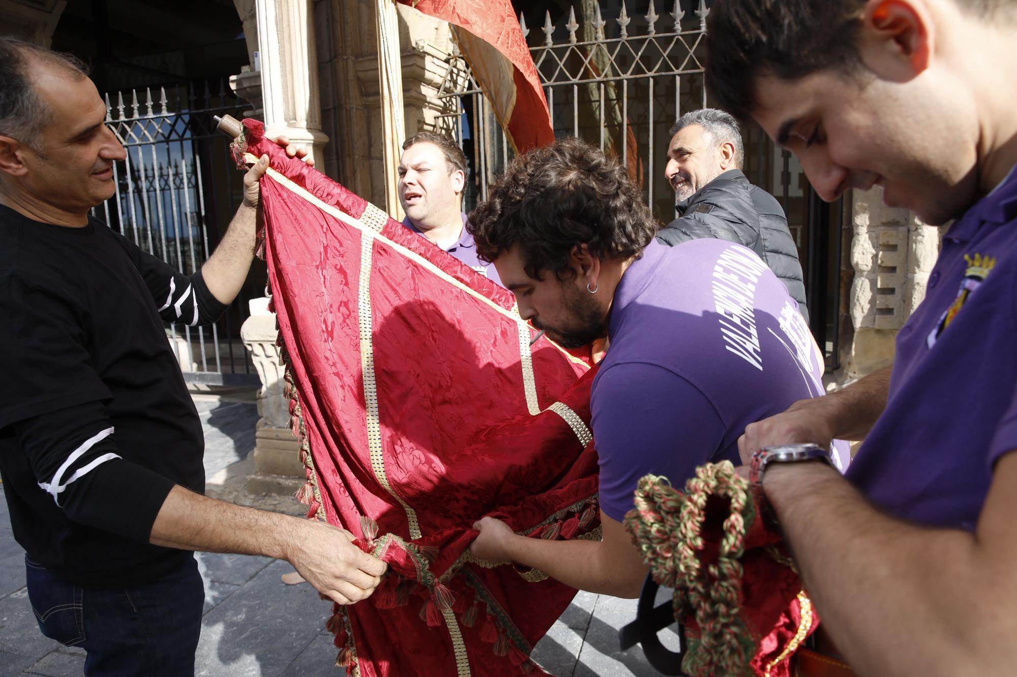 En imágenes: Gijón celebra el Día de León con bailes y el desfile de pendones