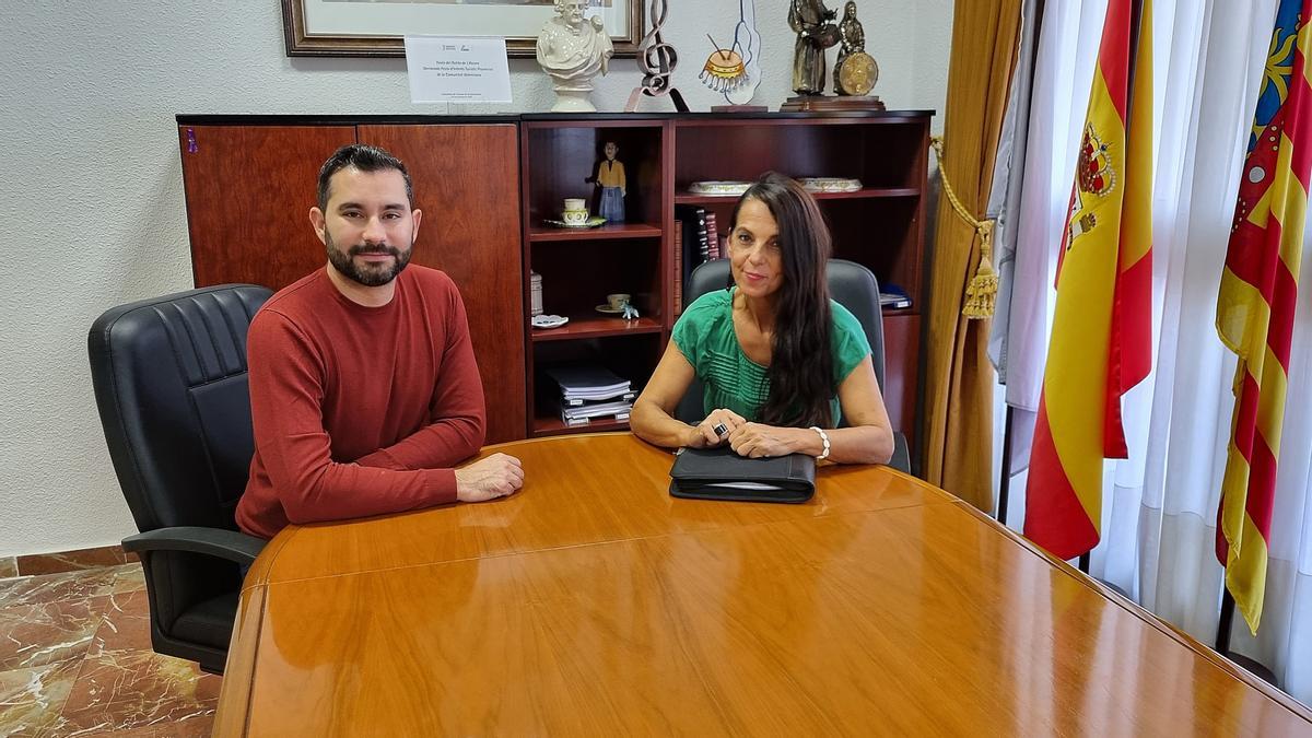 Samuel Falomir, junto a Olga Oruña.