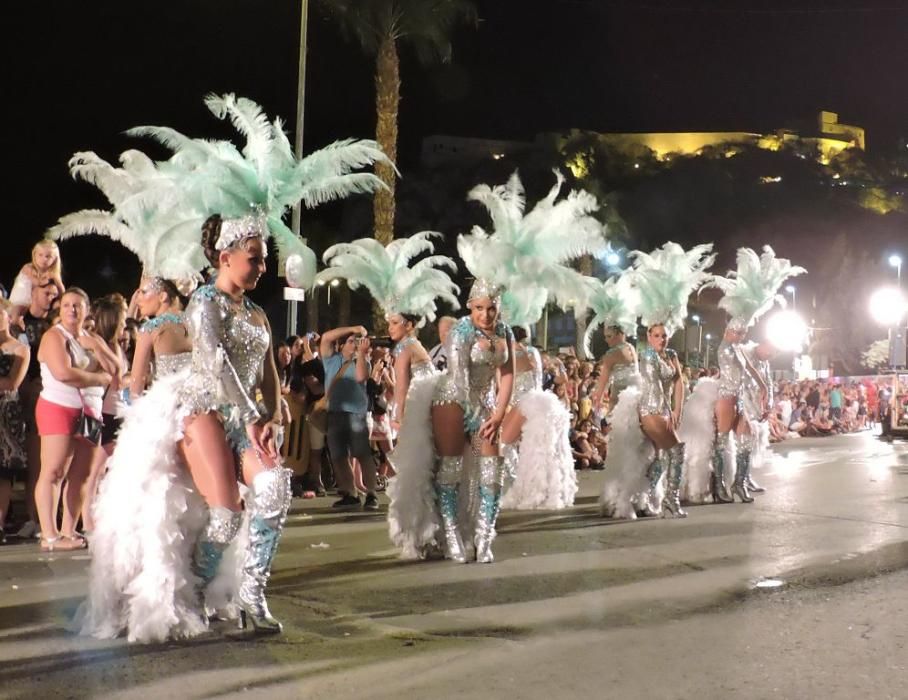 La bahía de Águilas se transforma en un gran teatro en su Carnaval de verano