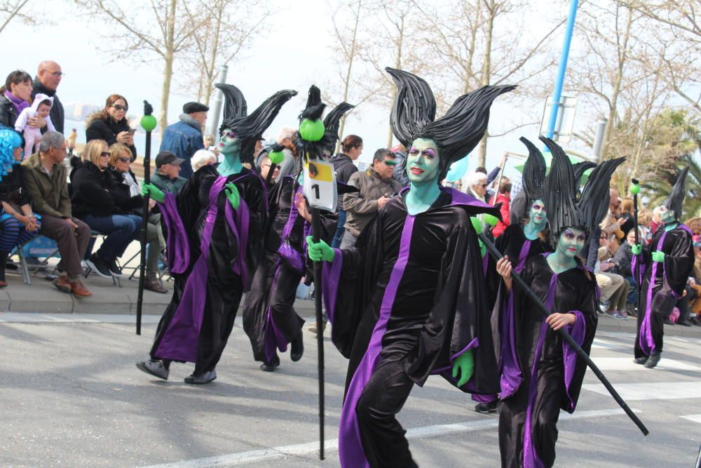 Roses viu un carnaval pletòric de gent i bon temps