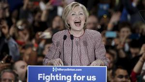  Hillary Clinton celebra su victoria en las primarias de Nueva York.