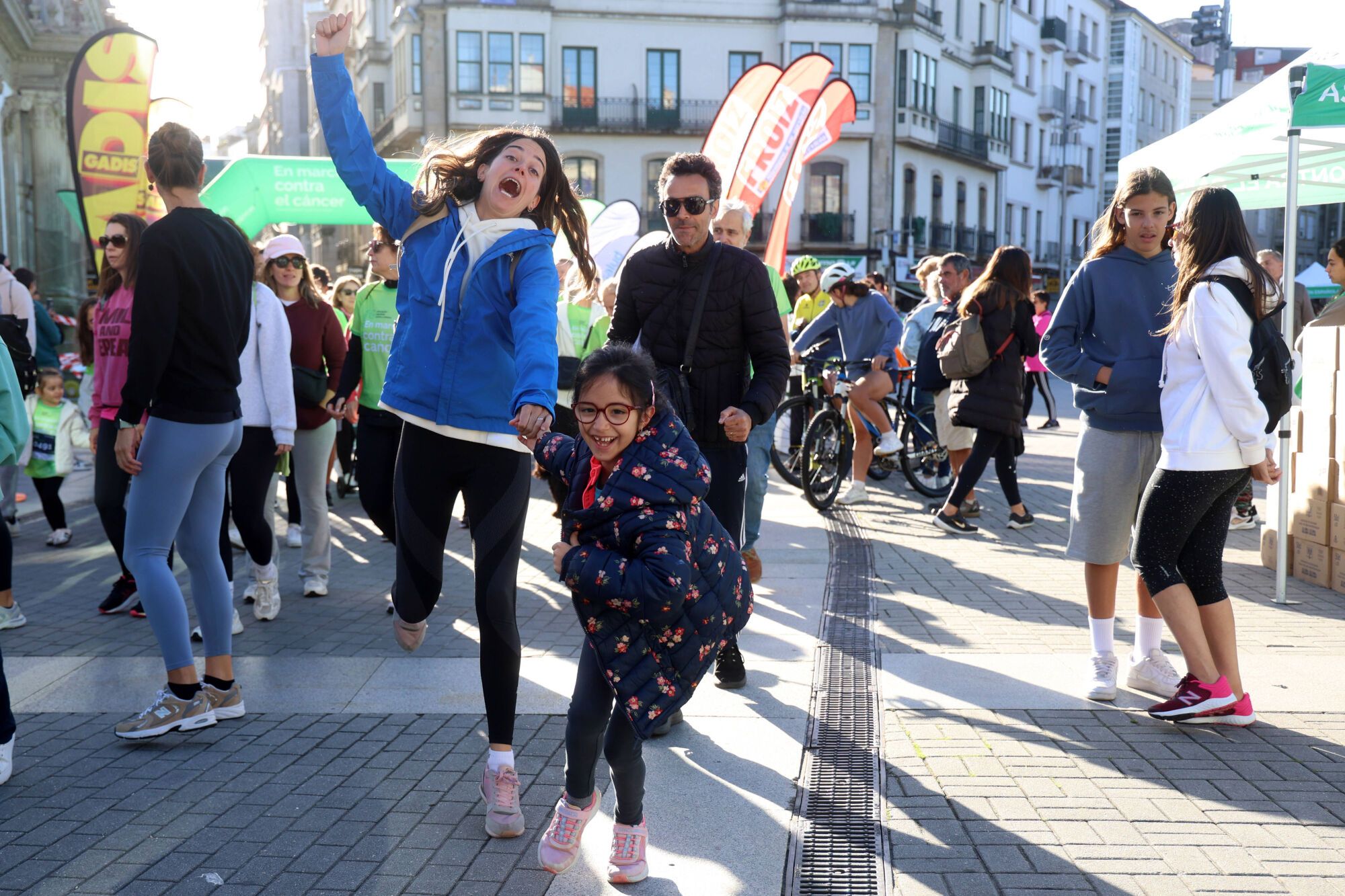 Dos mil setecientos participantes convirtieron la Marcha contra el cáncer de Pontevedra en la más multitudinaria de Galicia