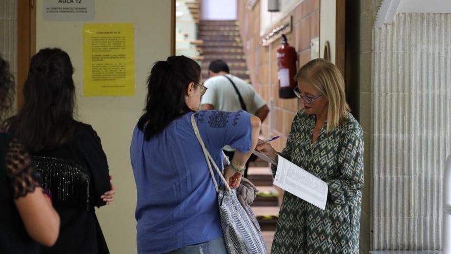 Más de 4.000 opositores a la Administración General en Zaragoza: &quot;Voy a cobrar menos, pero se trabajan menos horas&quot;