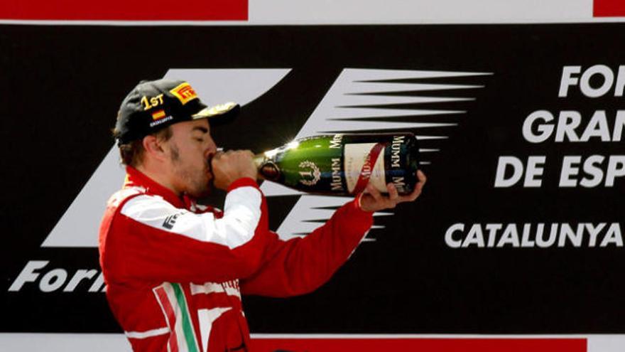 Fernando Alonso celebra su segunda victoria.