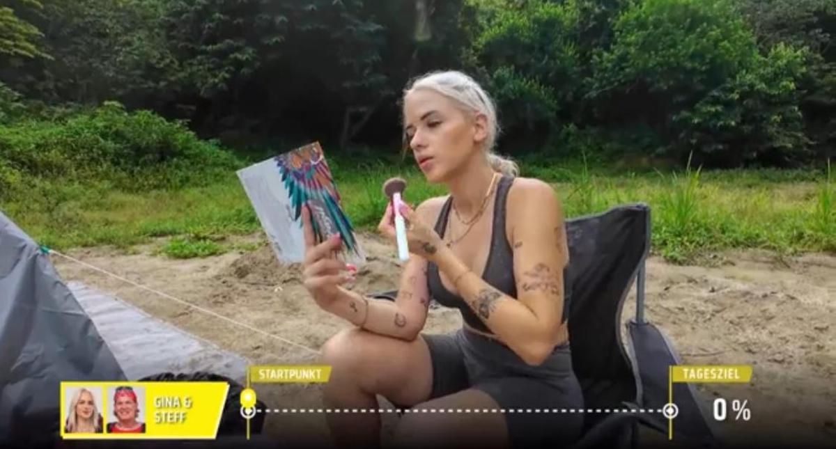 Gina Beckmann will auch beim Wandern gut aussehen.