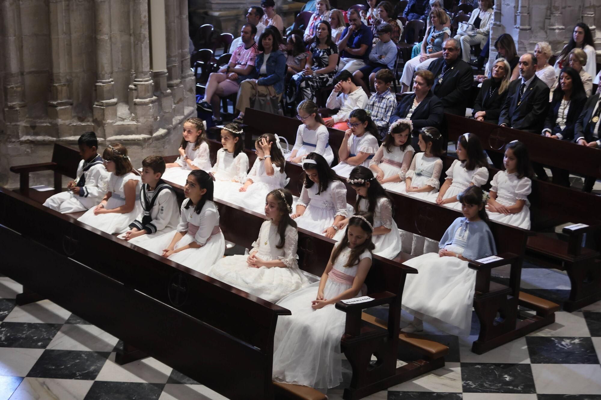 Así fue la misa del Corpus Christi en la catedral de Oviedo.