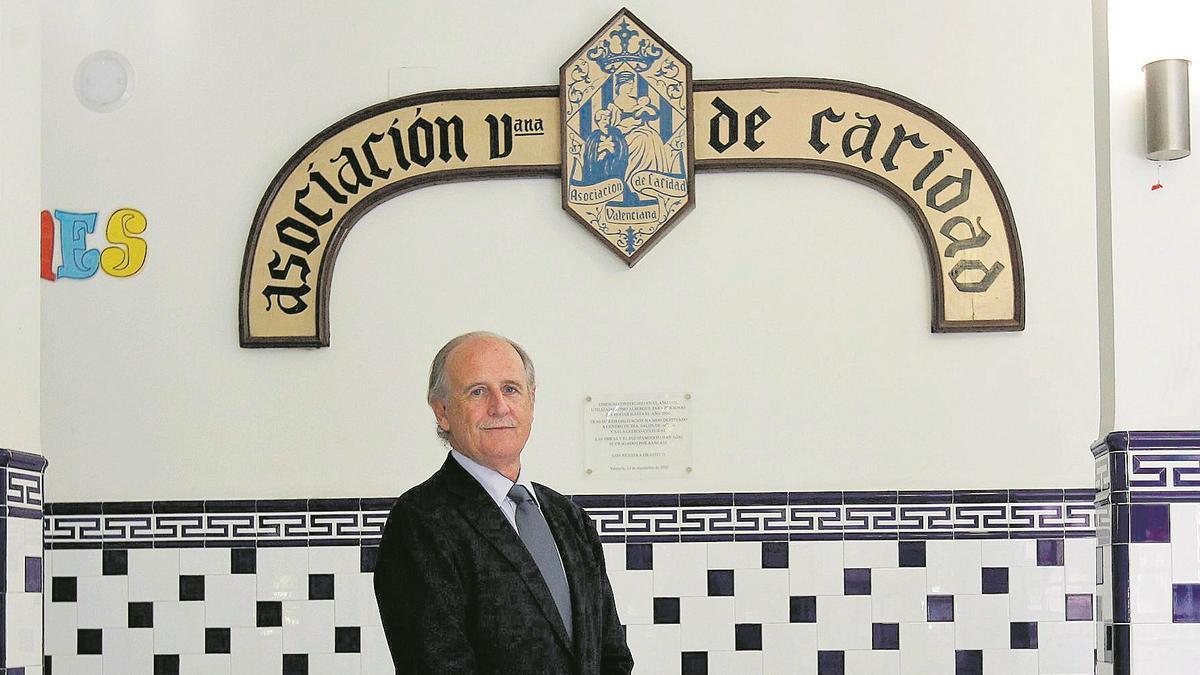 El presidente de Casa Caridad, Luis Miralles, en las instalaciones de Petxina