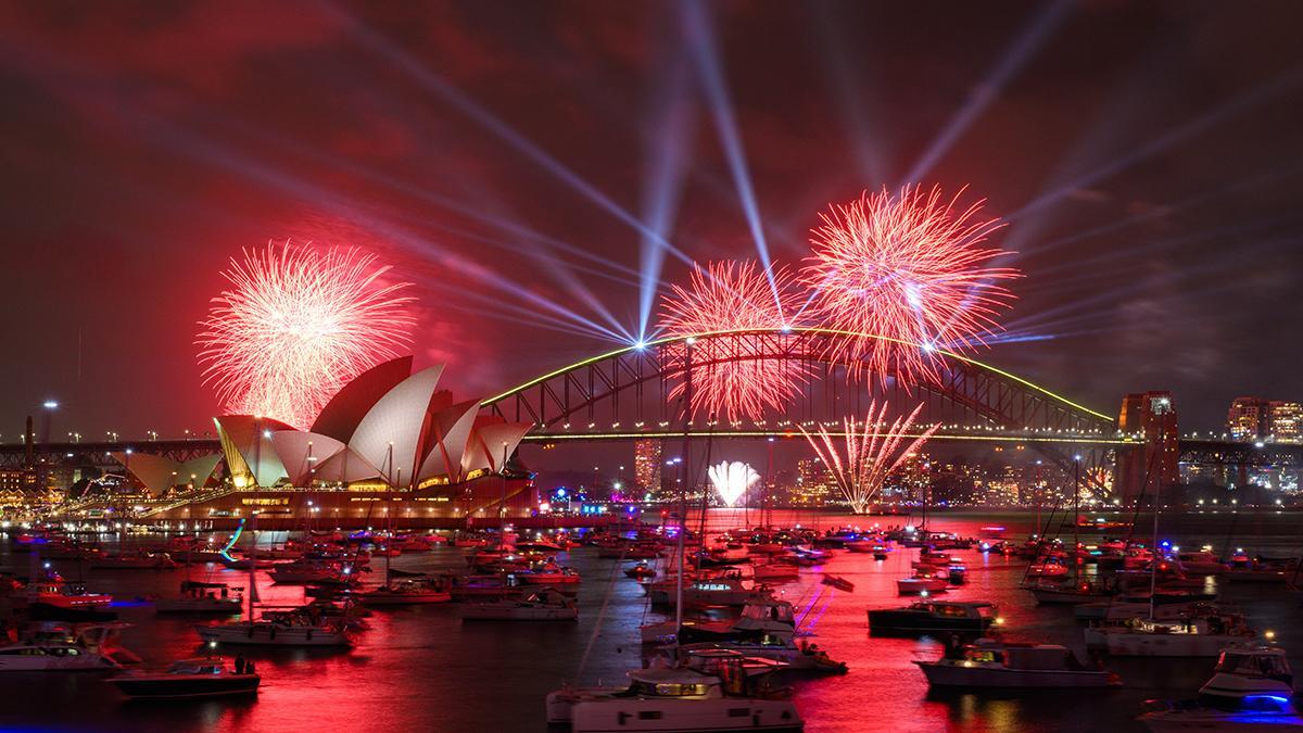 Fuegos artificiales en Sídney poco antes de la llegada del 2026