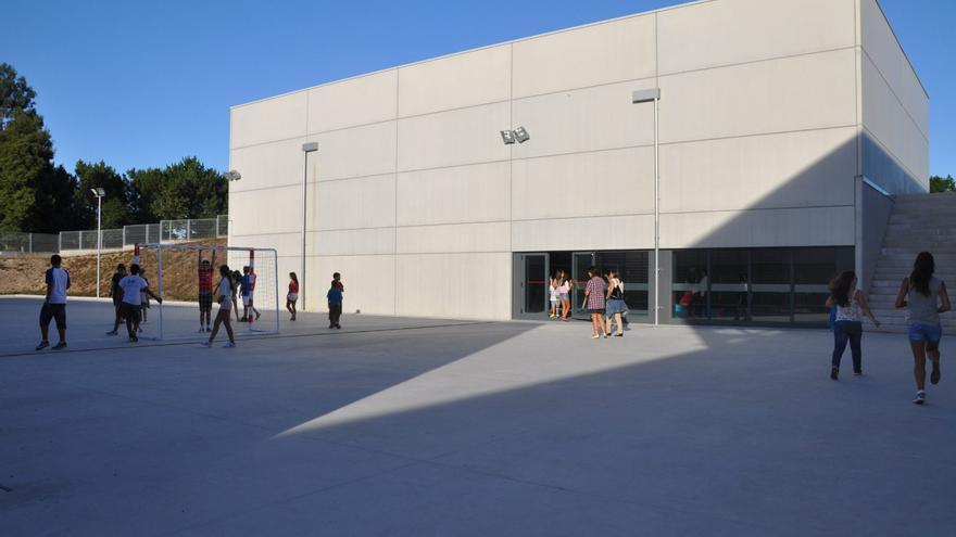 Protesta de familias y profesores a las puertas del IES do Milladoiro: &quot;Hay incluso agresiones contra docentes&quot;