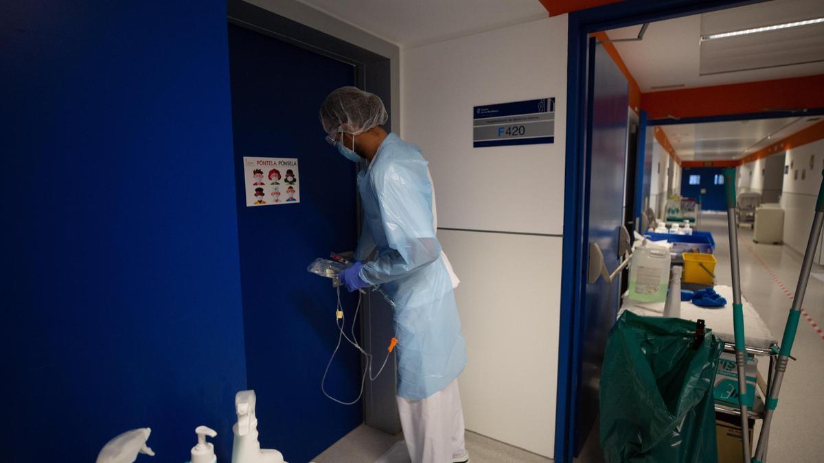 Las limpiadoras del hospital de Ibiza van a la huelga a partir del 22 ...