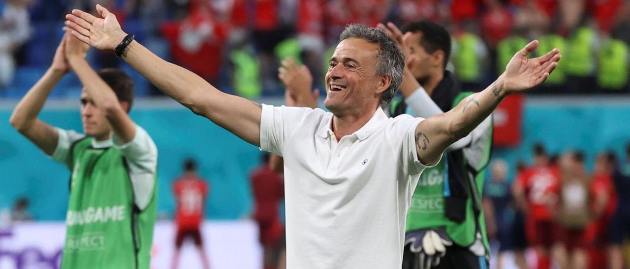 Luis Enrique celebra el pase a semifinales ante Suiza.