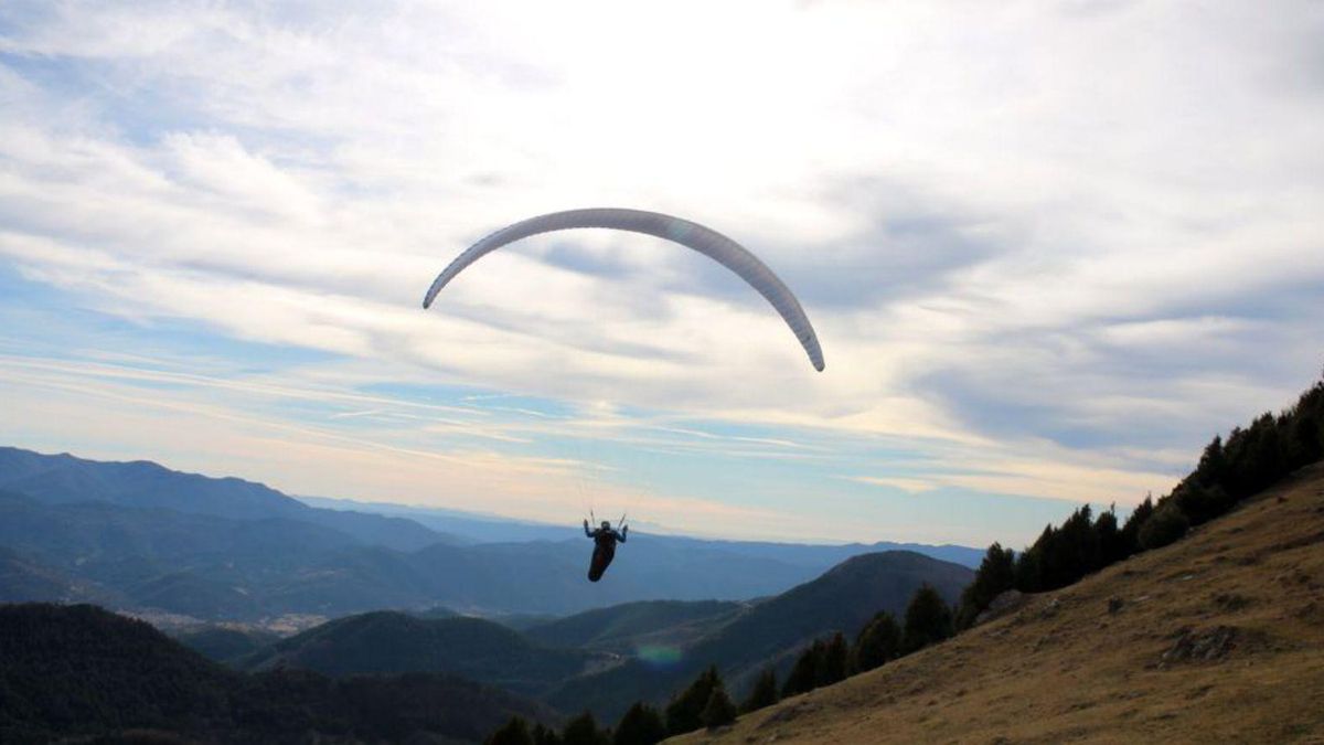 Activititat d’una empresa ripollesa dedicada al parapent | ACN