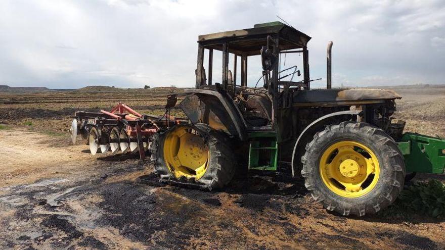 Los bomberos de la DPH sofocan un incendio en Alcolea de Cinca