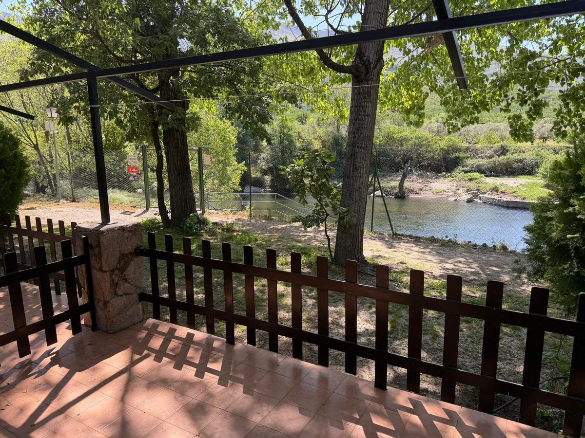 Esta es la vista desde los bungalows de Cámping Río Jerte.