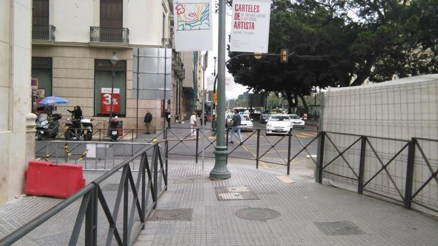 Los comerciantes piden adelantar el semáforo de Puerta del Mar a la esquina con la Alameda.