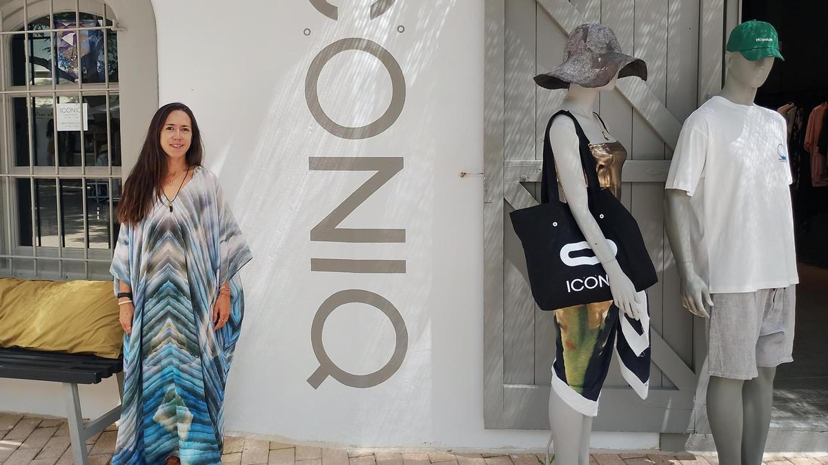 Salomé Martínez, encargada de una tienda de artículos de lujo en Santa Gertrudis: "El pueblo se está volviendo holandés"