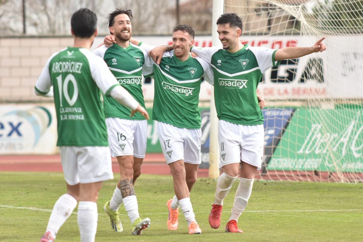 El Villanovense celebra uno de los goles al Calamonte.