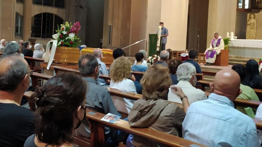 Un moment del funeral de Lluís Calderer, celebrat aquest dilluns