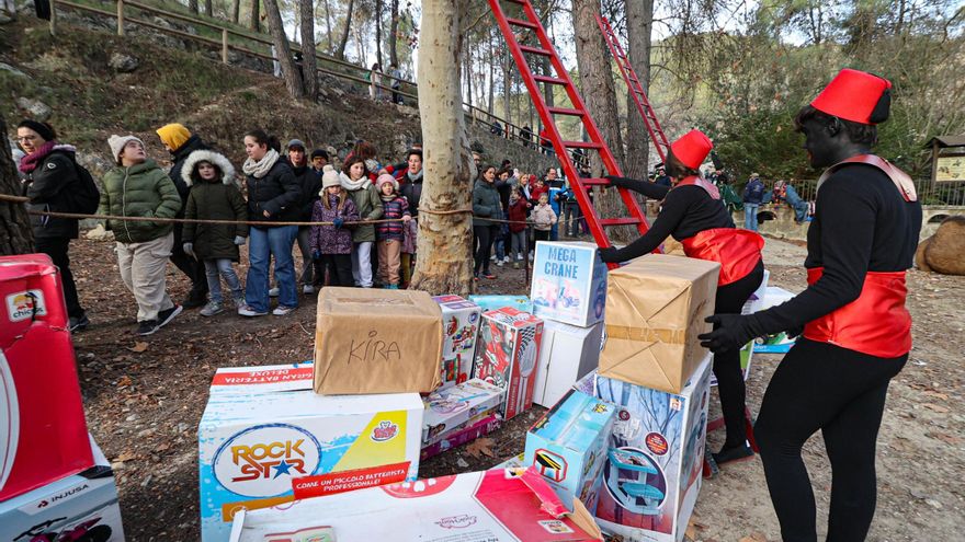 Los Reyes Magos montan su campamento en Alcoy para preparar la Cabalgata