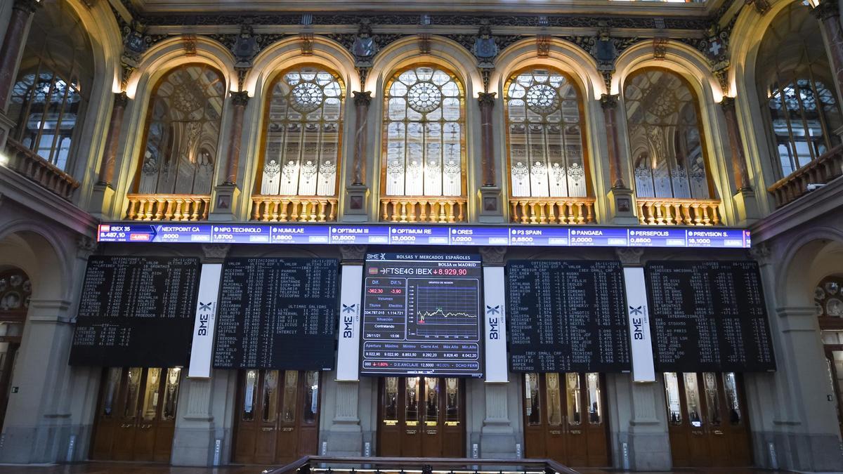 Valores del Ibex 35 en el Palacio de la Bolsa.