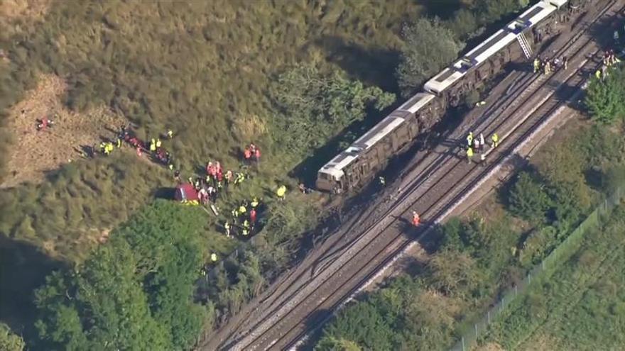 Descarrila un tren de pasajeros en el sureste de Inglaterra